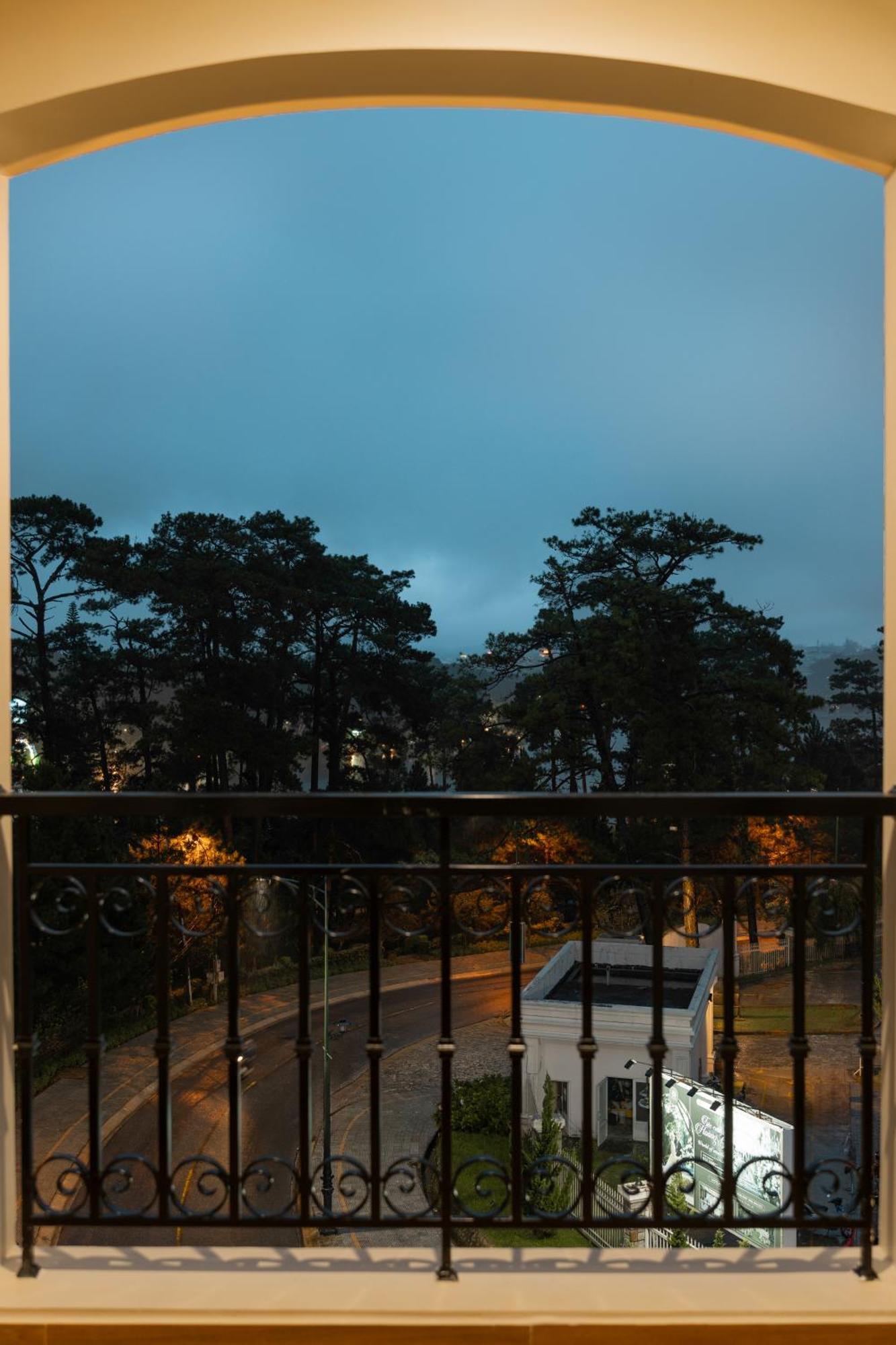 Lumina Hotel Da Lat Central Exterior photo